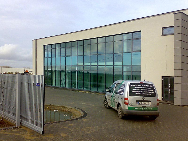 Kompleksowe zrealizowanie budynku biurowego i hali produkcyjnej dla producenta mebli szklano metalowych w Rusocinie